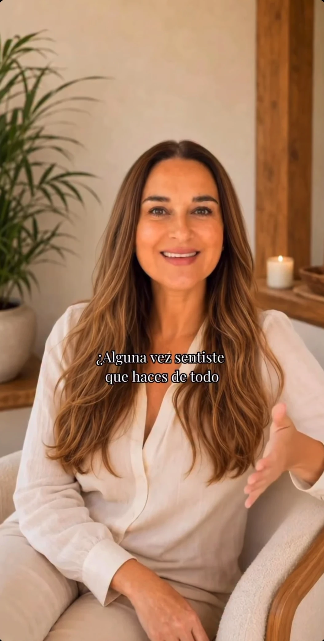 Vocera de marca generada con IA hablando a cámara con subtítulos